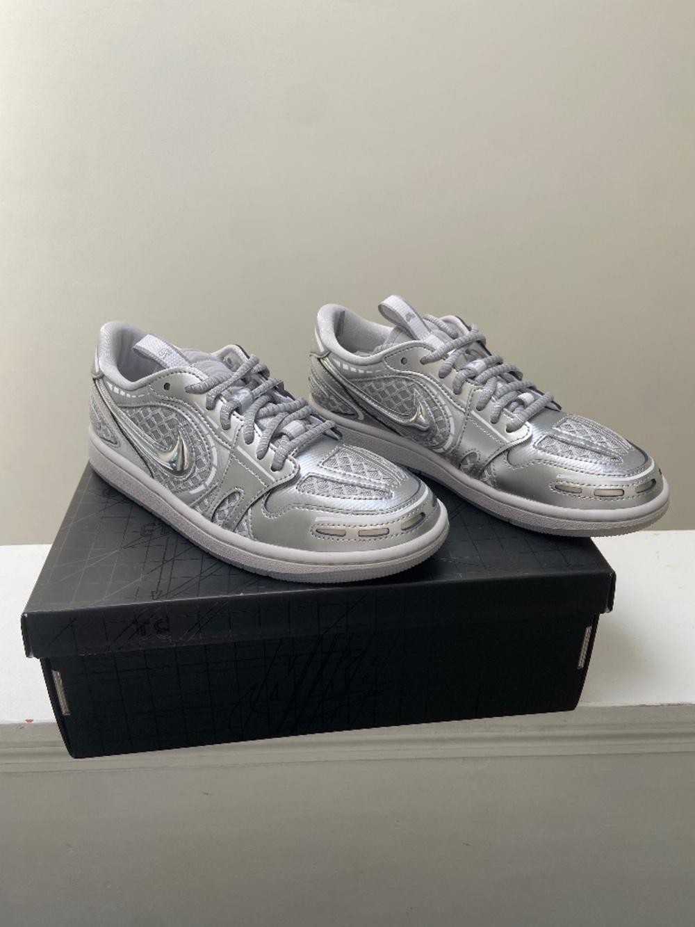 Air Jordan 1 Low Method of Make silver Sneaker